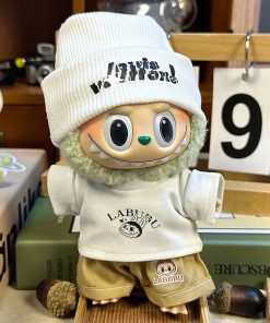L's white outfit (hat + t-shirt + khaki pants)